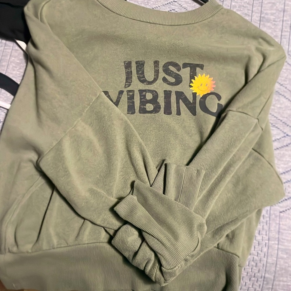 old navy, cropped jacket army green tags are still attatched 100% cotton